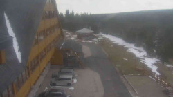 Parkoviště a hlavní vchod