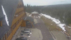 Parkoviště a hlavní vchod