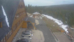 Parkoviště a hlavní vchod