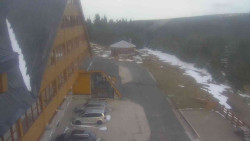 Parkoviště a hlavní vchod