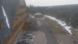 Parkoviště a hlavní vchod