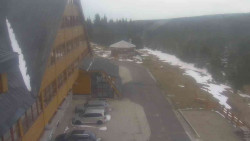 Parkoviště a hlavní vchod