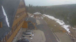 Parkoviště a hlavní vchod