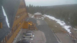 Parkoviště a hlavní vchod