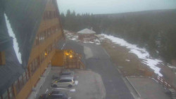 Parkoviště a hlavní vchod