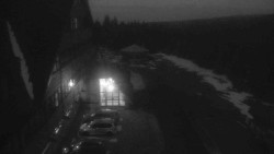 Parkoviště a hlavní vchod