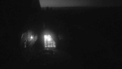 Parkoviště a hlavní vchod