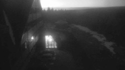 Parkoviště a hlavní vchod