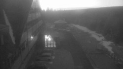 Parkoviště a hlavní vchod