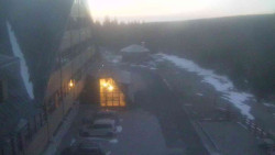 Parkoviště a hlavní vchod