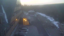 Parkoviště a hlavní vchod