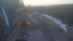 Parkoviště a hlavní vchod