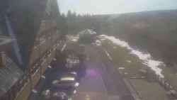 Parkoviště a hlavní vchod