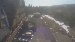 Parkoviště a hlavní vchod