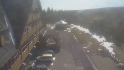 Parkoviště a hlavní vchod