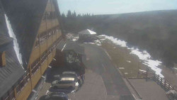 Parkoviště a hlavní vchod