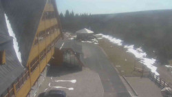 Parkoviště a hlavní vchod