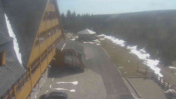 Parkoviště a hlavní vchod