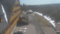 Parkoviště a hlavní vchod