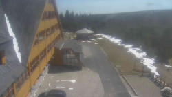 Parkoviště a hlavní vchod