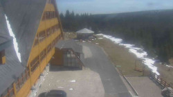 Parkoviště a hlavní vchod