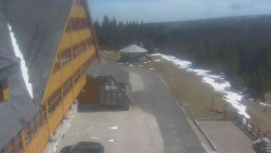 Parkoviště a hlavní vchod