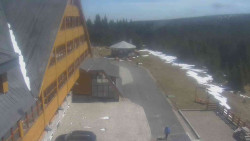 Parkoviště a hlavní vchod