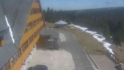 Parkoviště a hlavní vchod