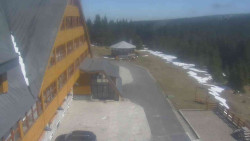 Parkoviště a hlavní vchod