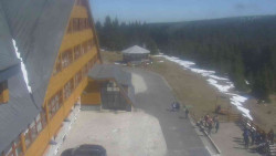 Parkoviště a hlavní vchod