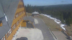 Parkoviště a hlavní vchod