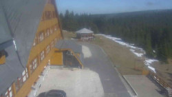 Parkoviště a hlavní vchod