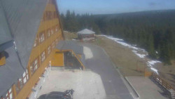 Parkoviště a hlavní vchod