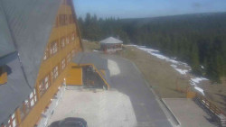 Parkoviště a hlavní vchod