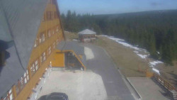 Parkoviště a hlavní vchod