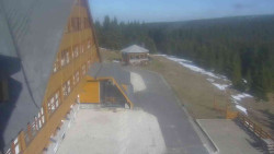 Parkoviště a hlavní vchod