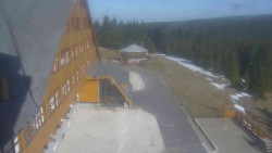 Parkoviště a hlavní vchod