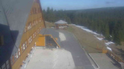 Parkoviště a hlavní vchod