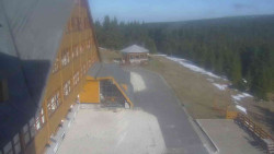 Parkoviště a hlavní vchod