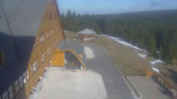 Parkoviště a hlavní vchod