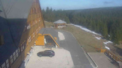 Parkoviště a hlavní vchod