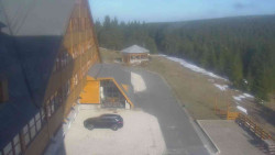 Parkoviště a hlavní vchod