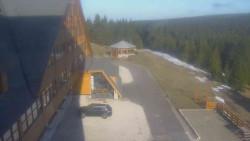 Parkoviště a hlavní vchod