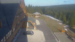 Parkoviště a hlavní vchod