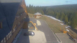 Parkoviště a hlavní vchod