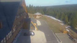 Parkoviště a hlavní vchod