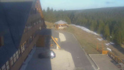 Parkoviště a hlavní vchod