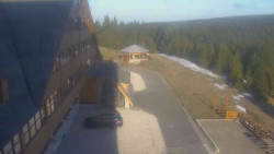 Parkoviště a hlavní vchod