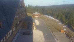 Parkoviště a hlavní vchod