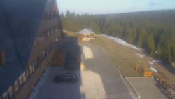 Parkoviště a hlavní vchod